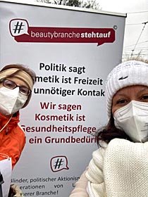 Patricia Pachaly (links) auf der Demo der Beauty-Branche in München